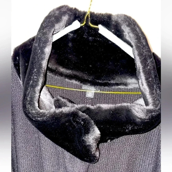 Ann Taylor | Black 3/4 Length Sleeve Merino Wool Cardigan Faux Fur Collar XS EUC - Picture 2 of 9